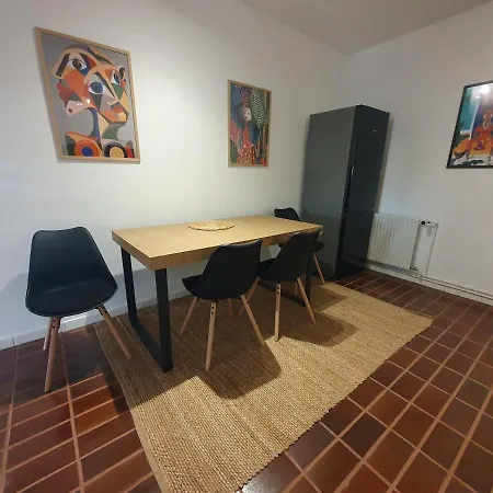 Sunrise & Sunset Apartment *